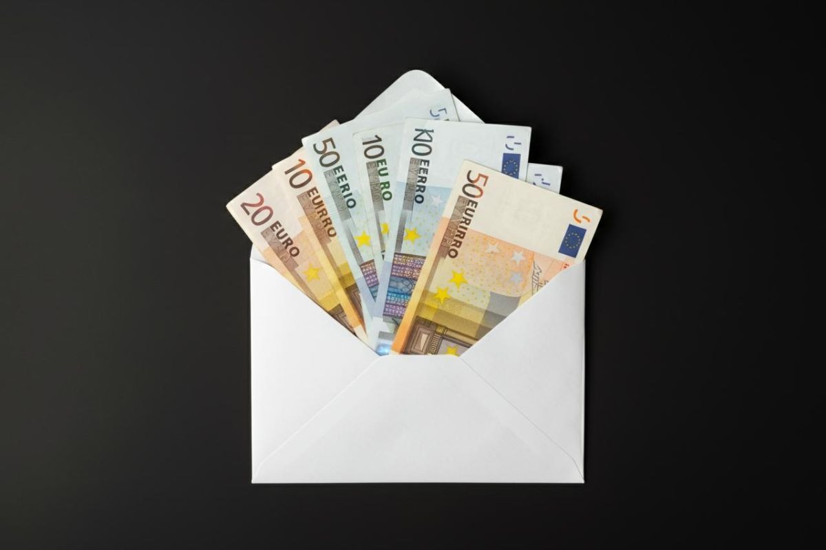 soldi tra parenti natale