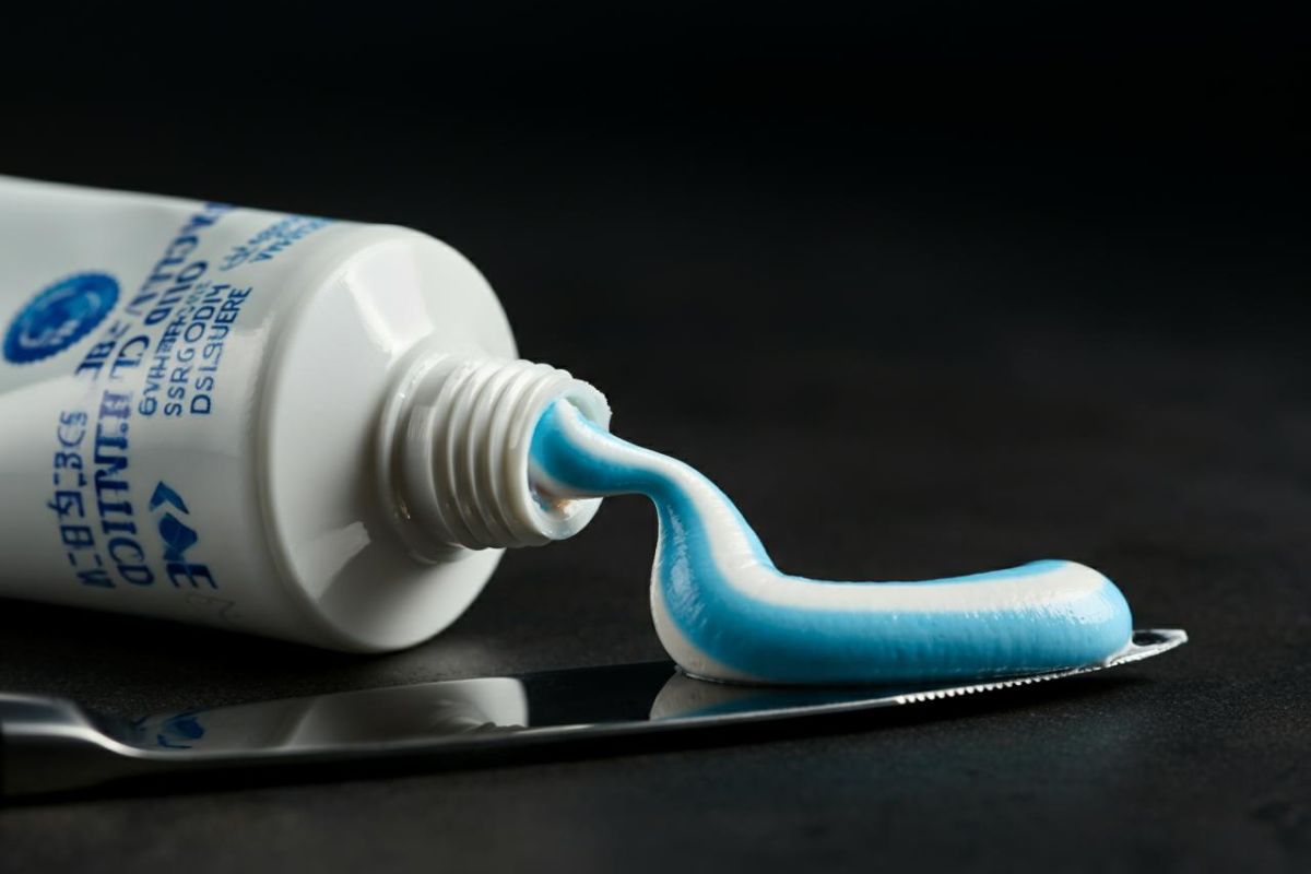 trucco dentifricio coltello