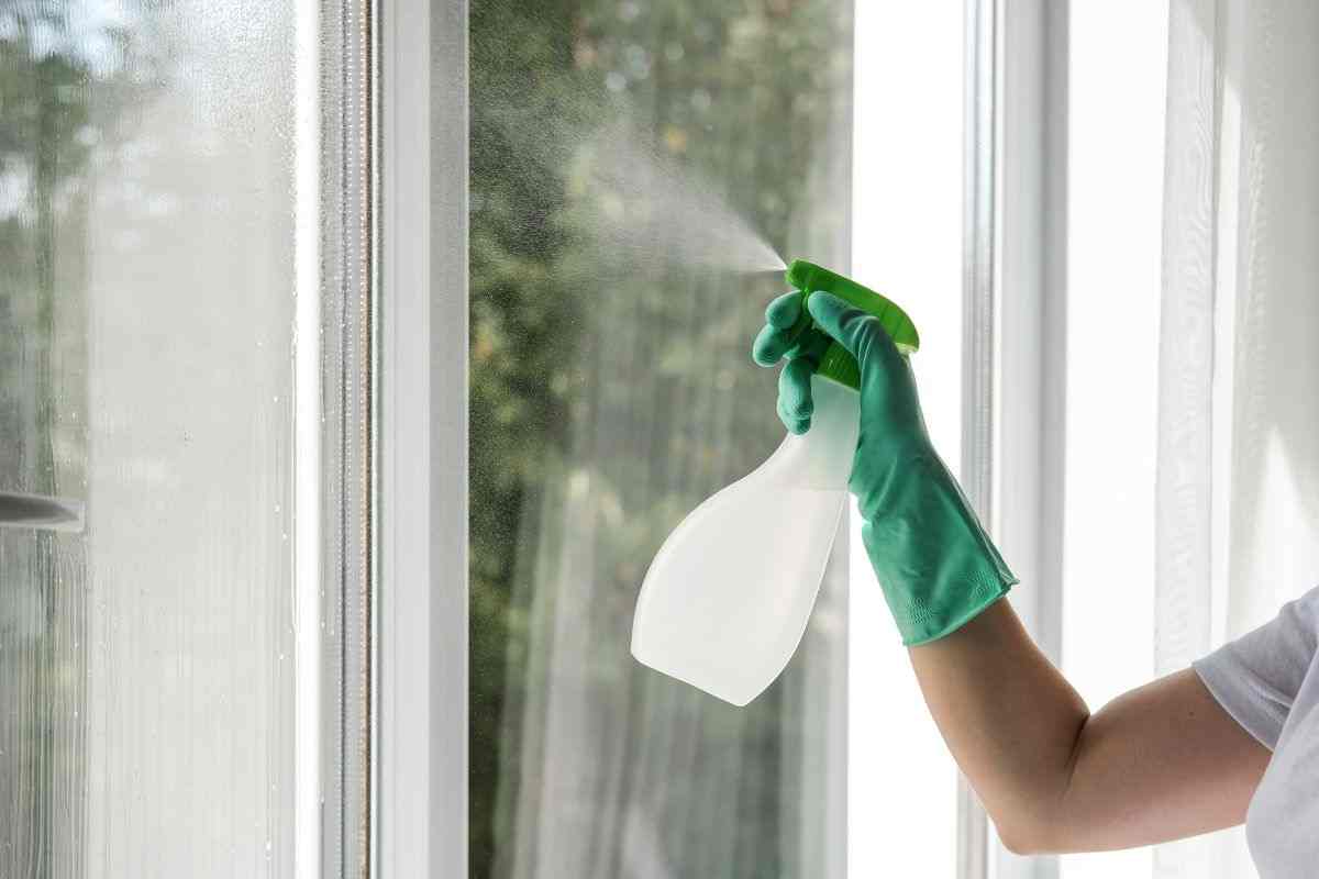 amido di mais rimedio contro gli aloni sui vetri