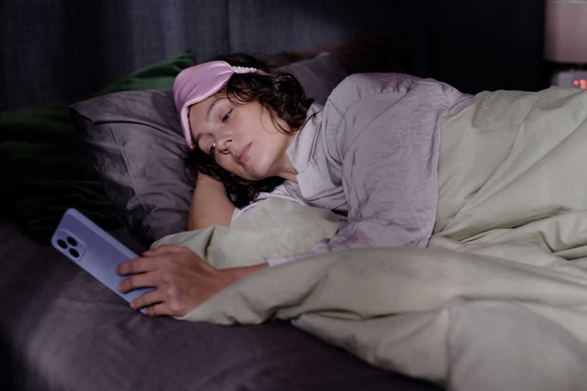 lo facciamo tutti prima di dormire: non mettere il telefono vicino al letto